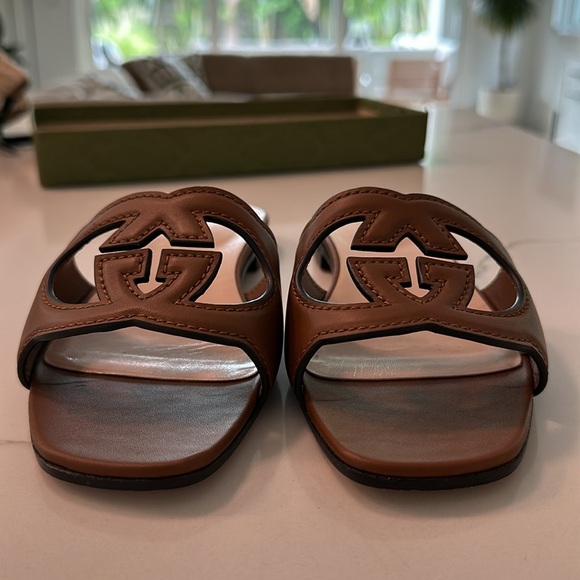 GUCCI women’s interlocking G cut-out slide sandal - Picture 4 of 11